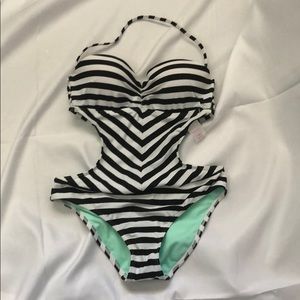 NWOT Striped Push Up Monokini Black White Size M